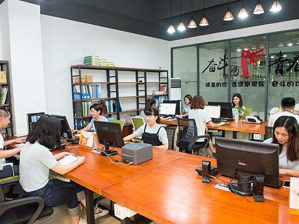 免费看片视频金屬-辦公室